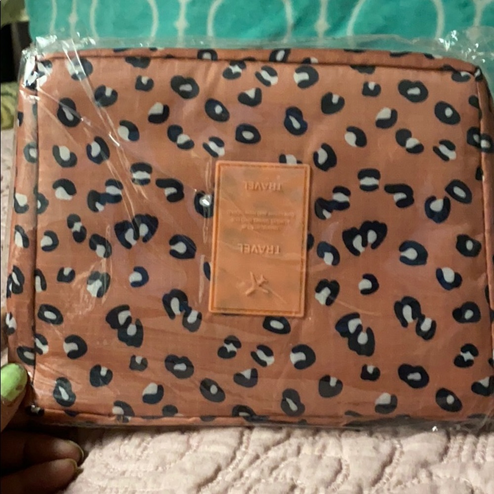 Travel toiletrie case